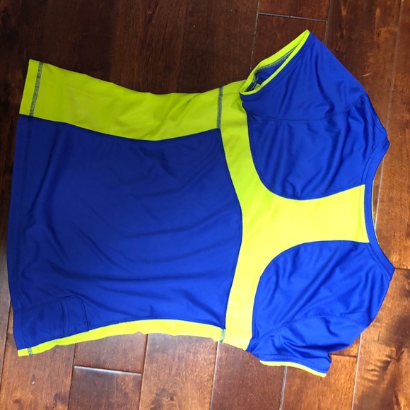 Tek Gear exercise shirt. - Picture 2 of 4